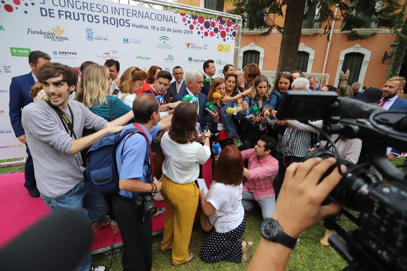 Imágenes de la inauguración del V Congreso de Frutos rojos