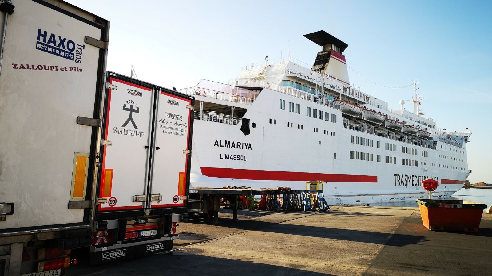 El Puerto de Almería aspira a convertirse en una terminal de envío de contenedores.
