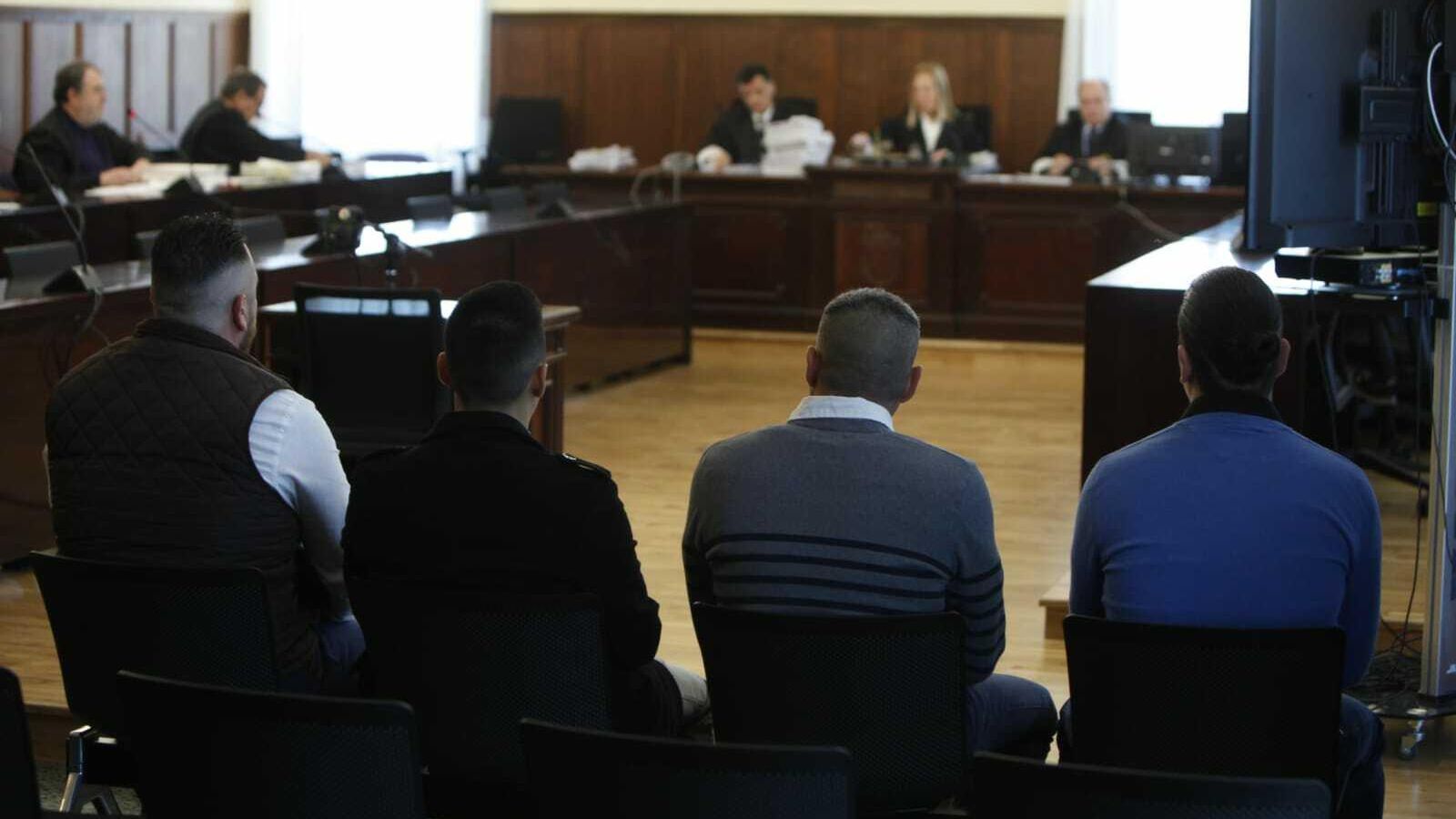 Los cuatro acusados del asalto a la vivienda del policía local Casimiro Villegas.