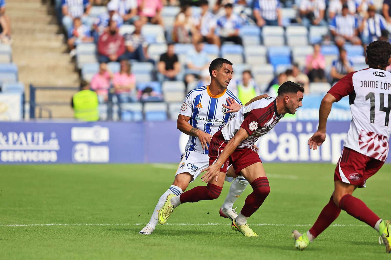 Bonaque pugna con un jugador del Xerez CD.