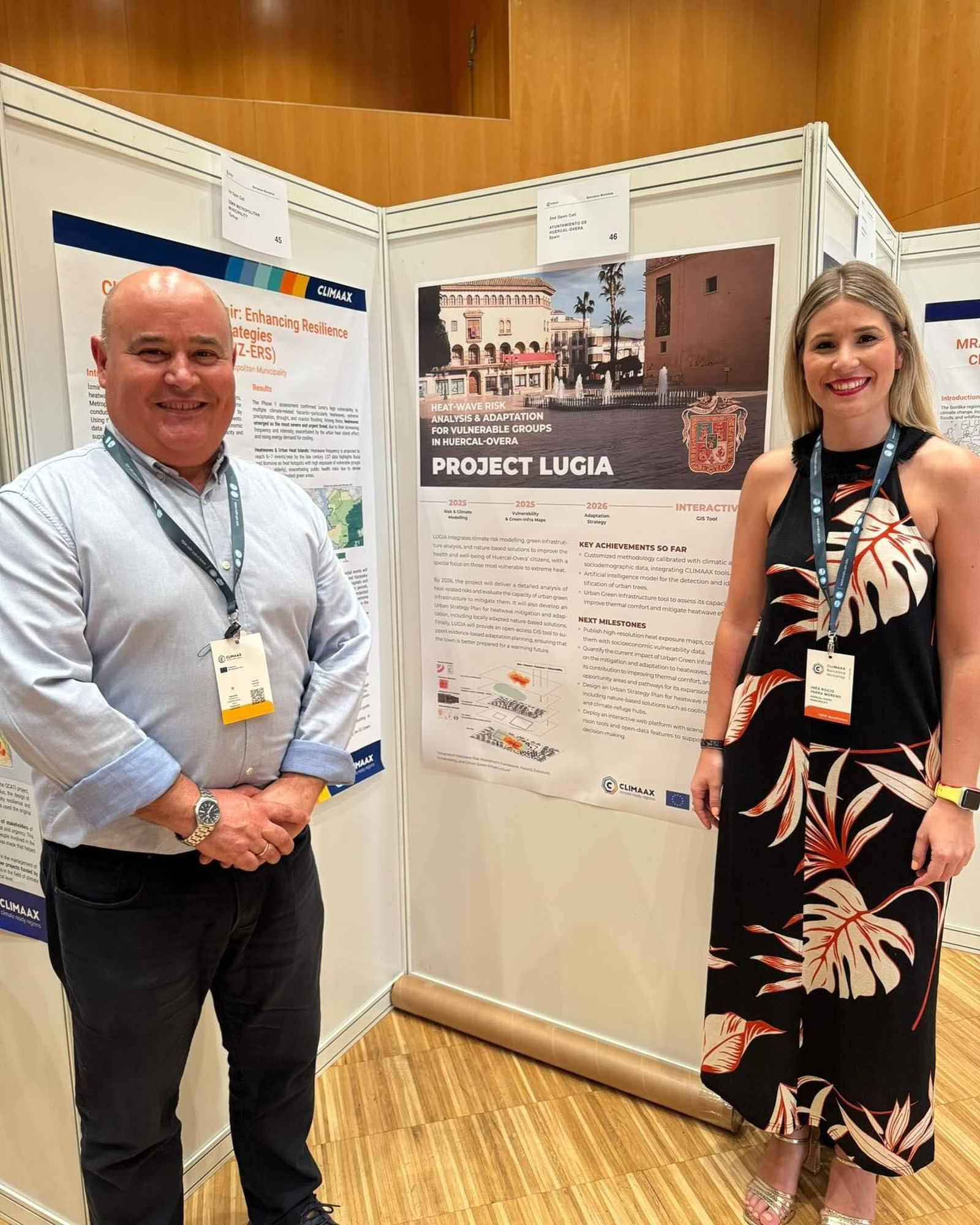 Pedro Carrasco y Rocío Parra junto al cartel del proyecto LUGIA