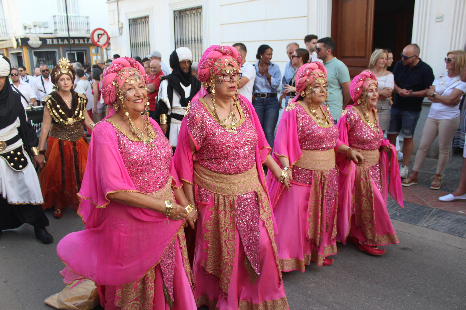El desfile de Moros y Cristianos de Vera, en imágenes