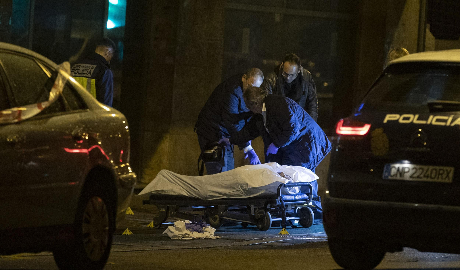 El levantamiento del cadáver.