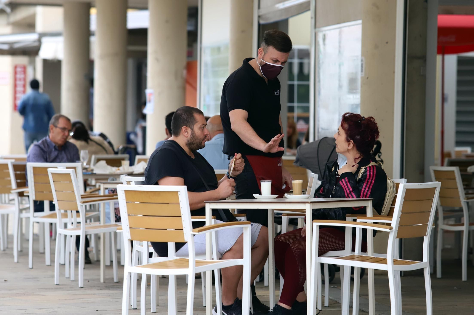 El comercio y la hostelería es el sector con más asalariados en Almería