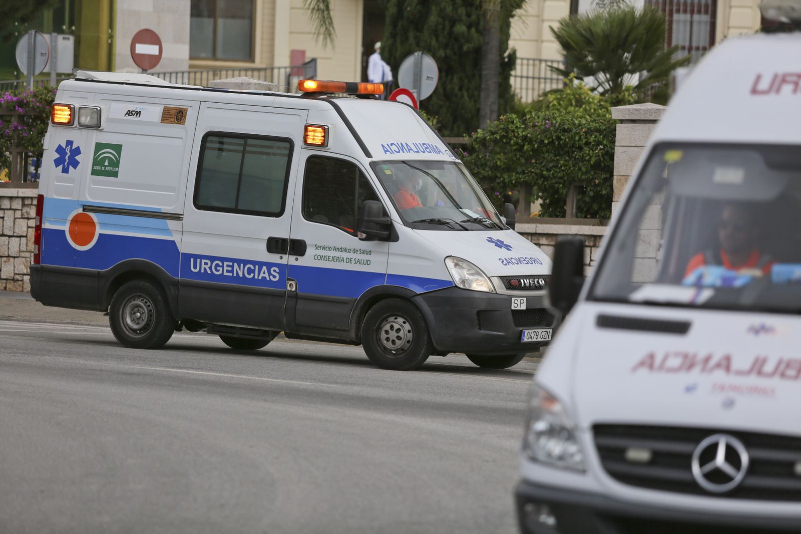 Ambulancias en el entorno del Hospital Regional.