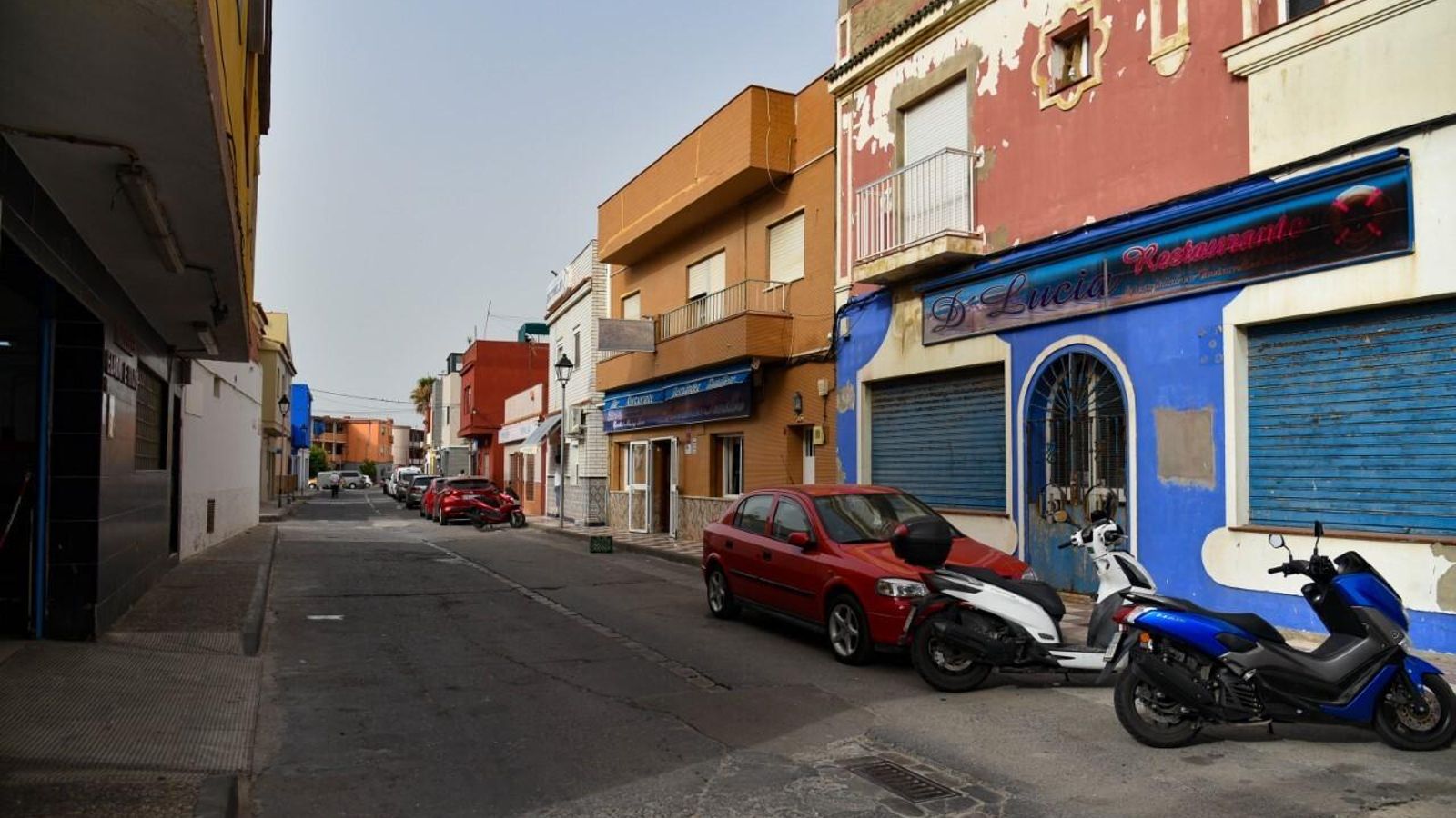 Una calle de La Atunara. Una calle de La Atunara.