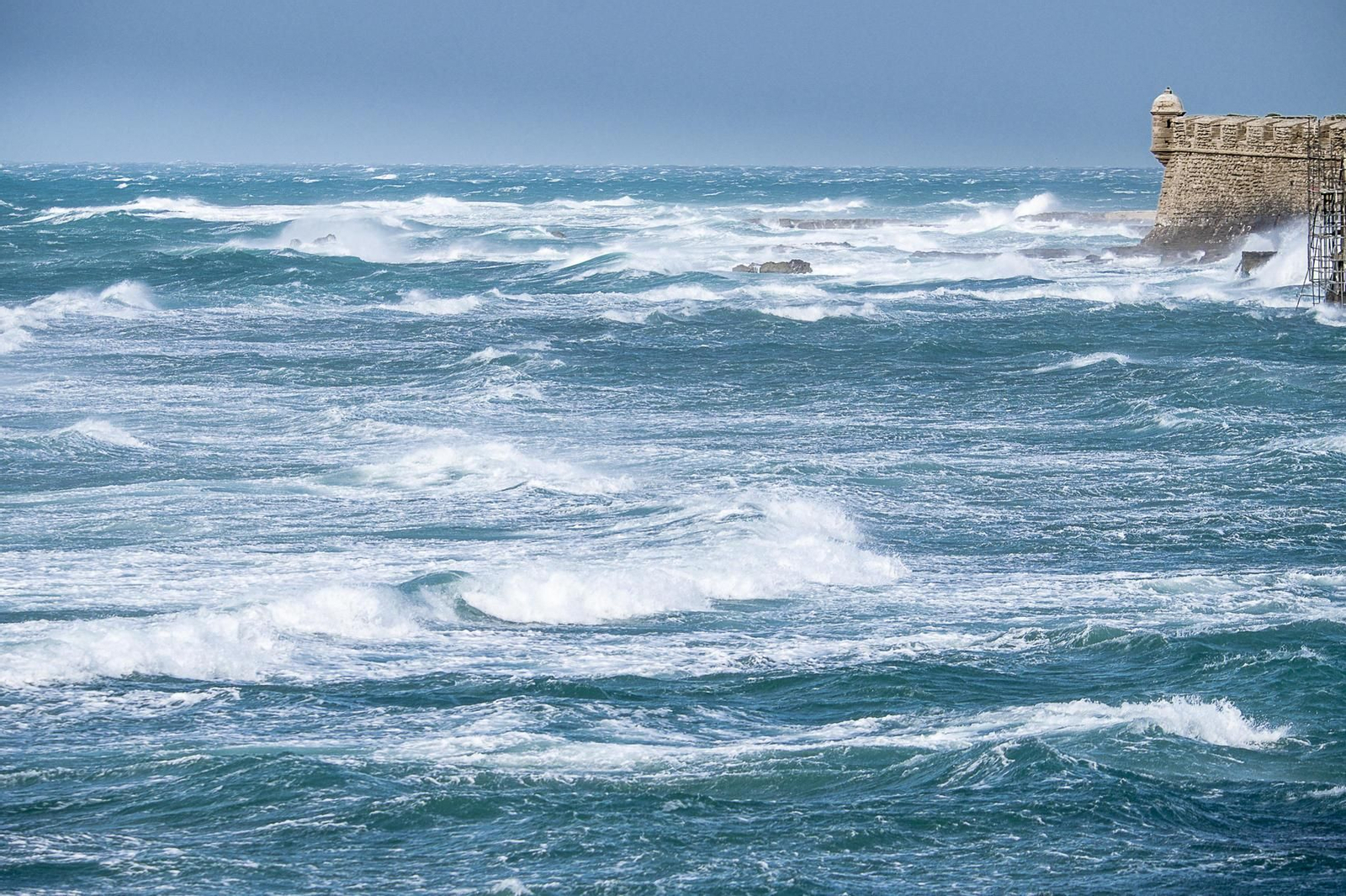 Efectos del temporal de levante en Cádiz