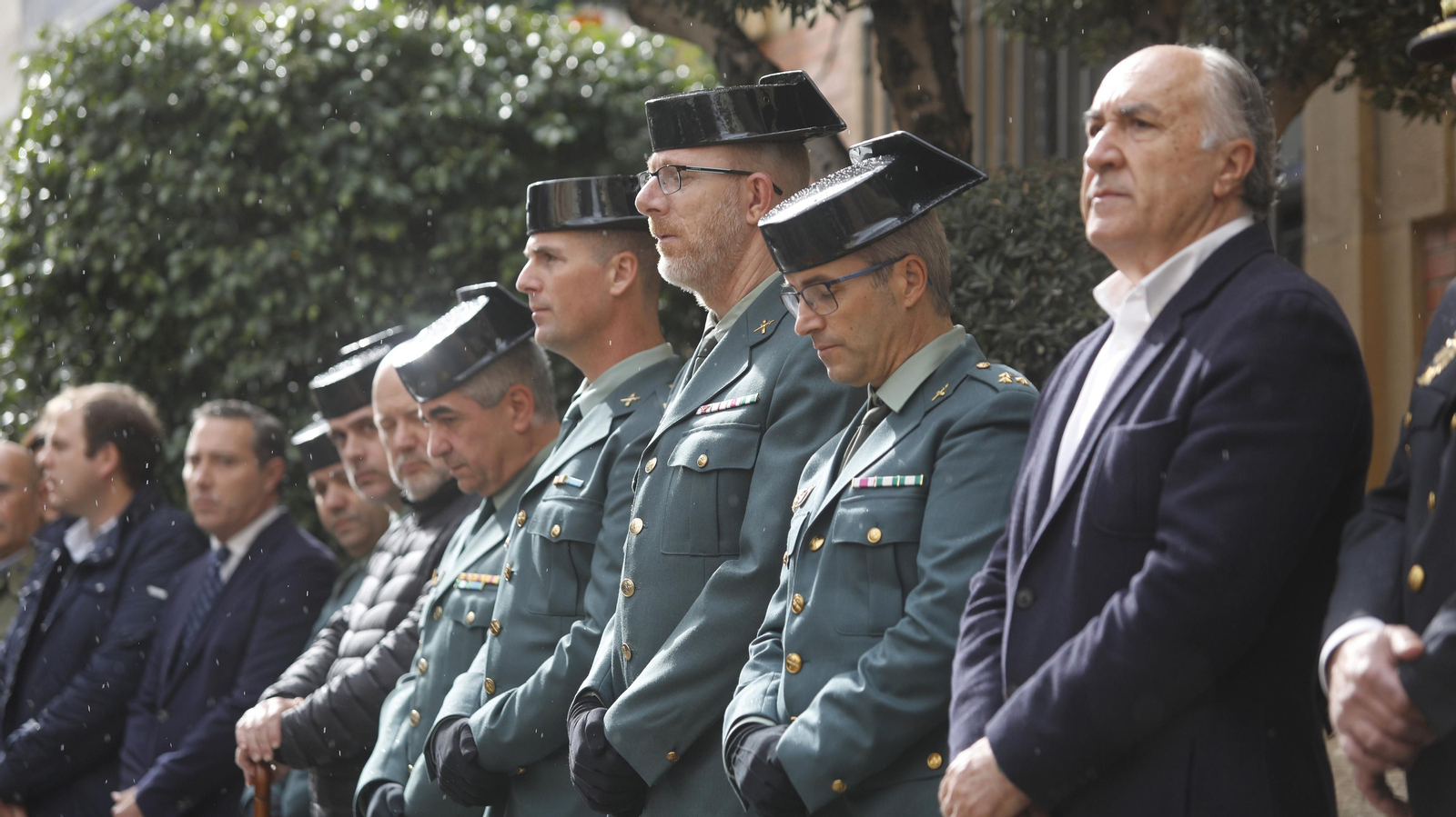 Las fotos de la concentración silenciosa por la muerte de dos guardias civiles en Barbate