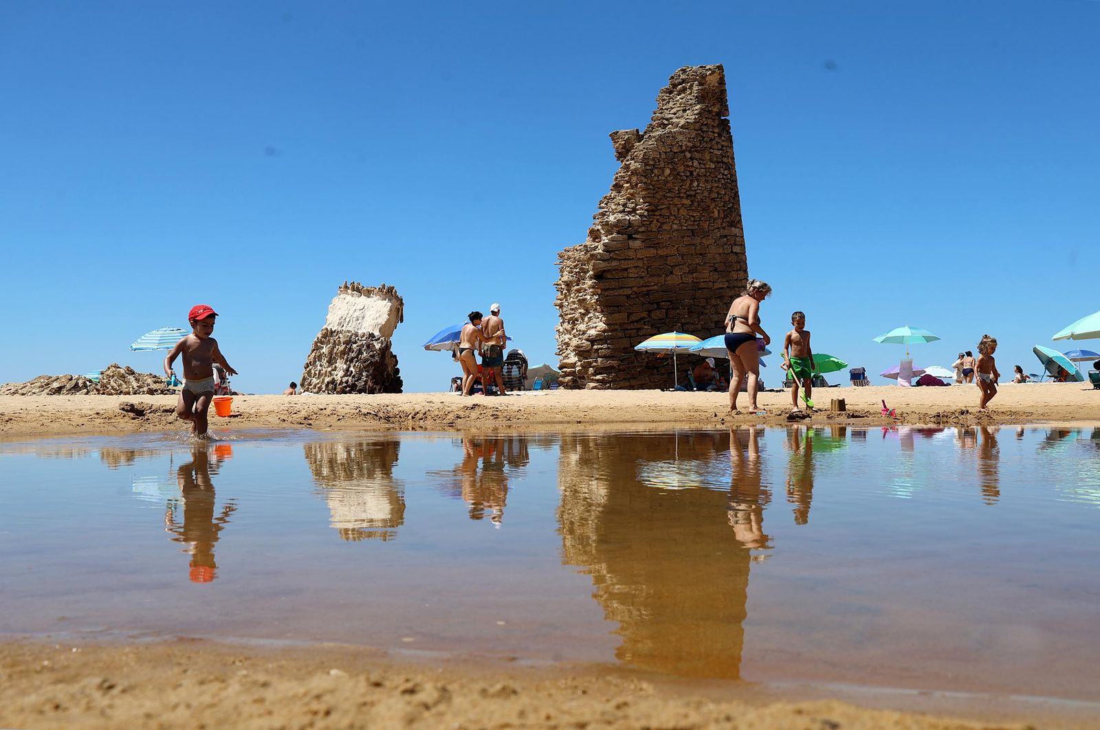 Imágenes de una maravillosa mañana de verano en las playas de la Torre del Loro y Mazagón