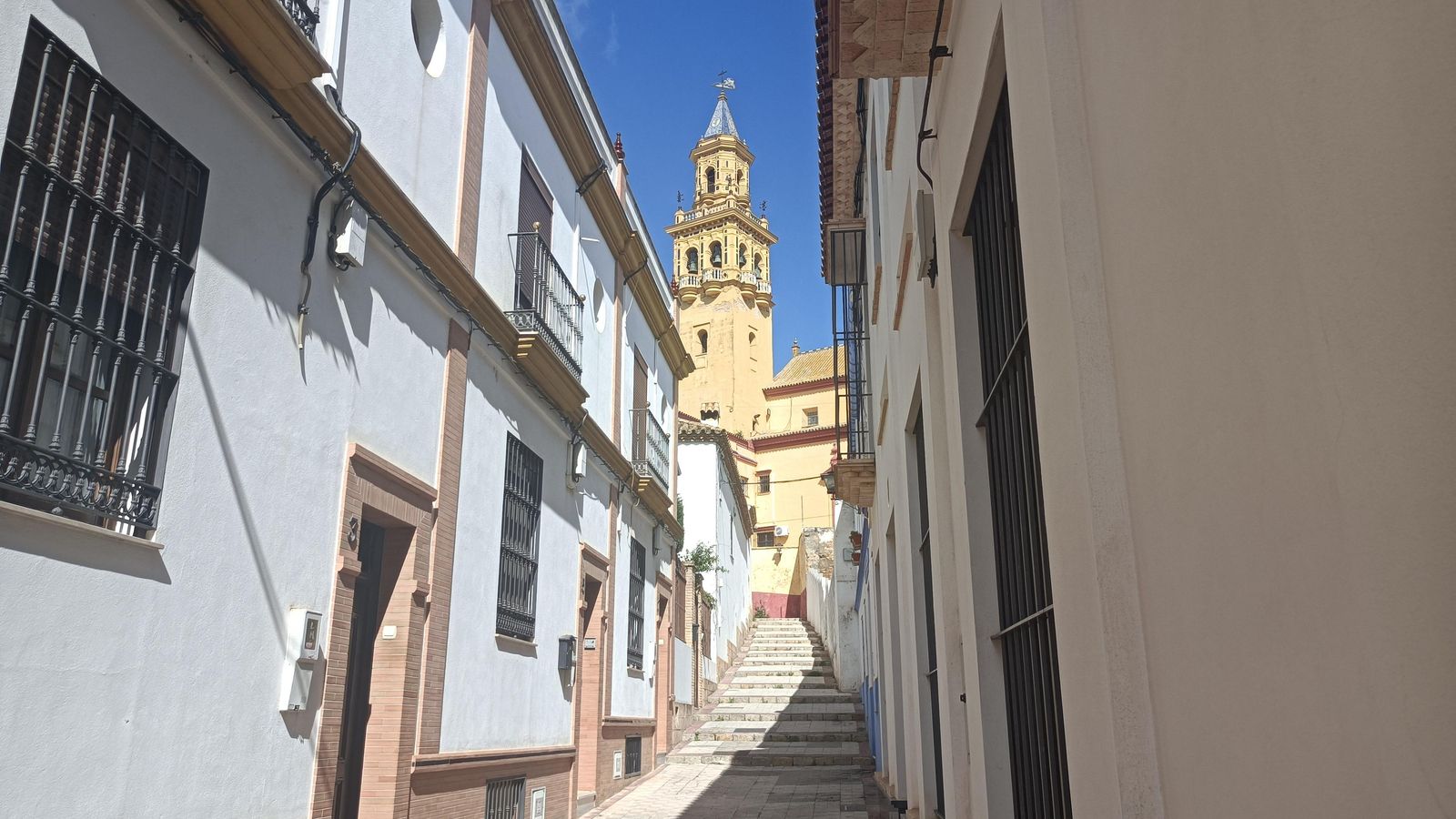 Subiendo a la Parroquia de Santiago de Alcalá de Guadaíra.
