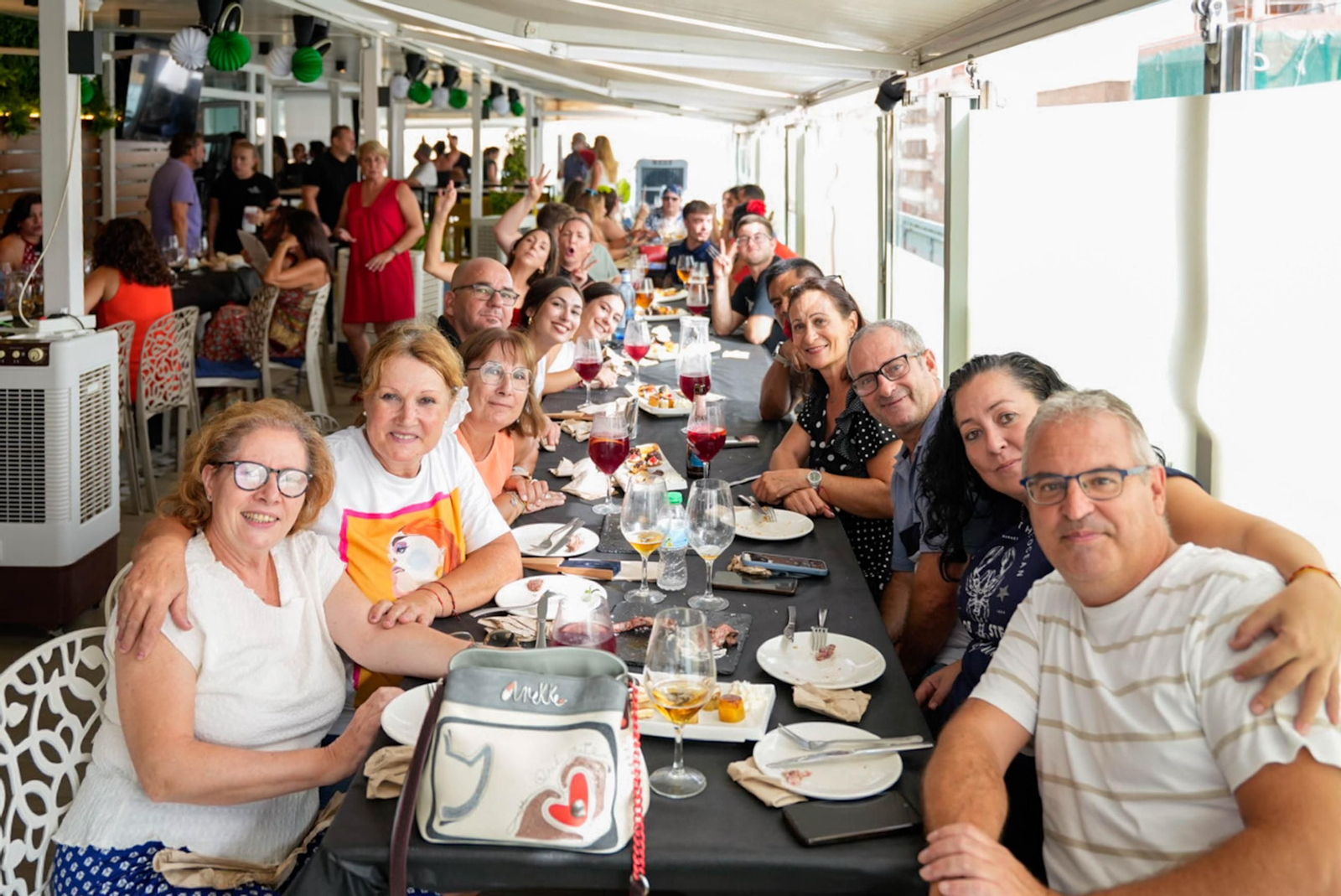 Los almerienses disfrutan del lunes en la Feria del Mediodía