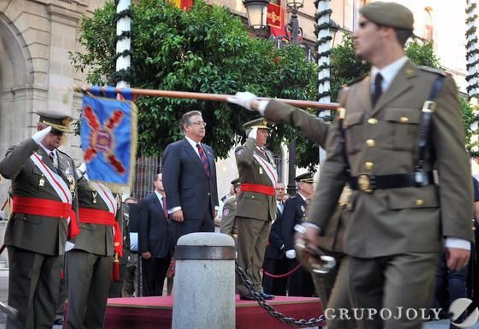Las imágenes de la jura de bandera y el desfile militar del Día de San Fernando