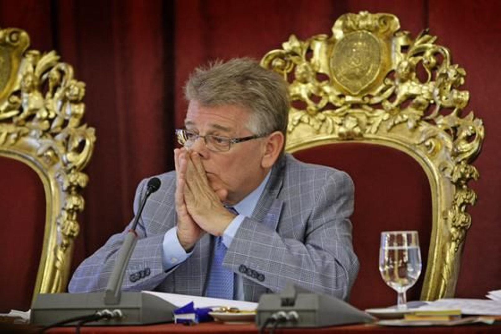 IU vota en contra de las cuentas generales de 2009 en el pleno de Diputación. 

Foto: Julio Gonzalez