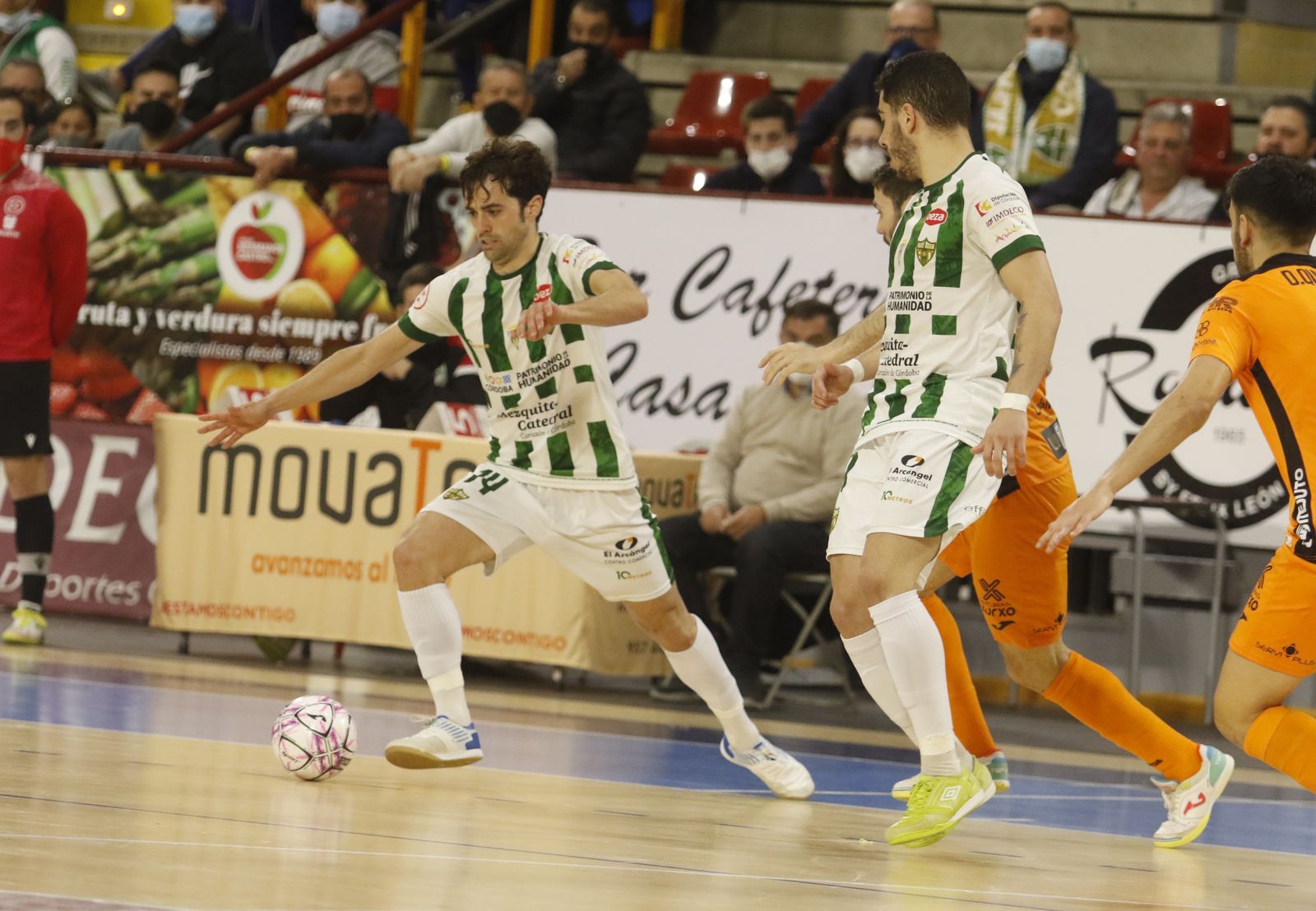 Las imágenes de la victoria del Córdoba Futsal ante el Burela