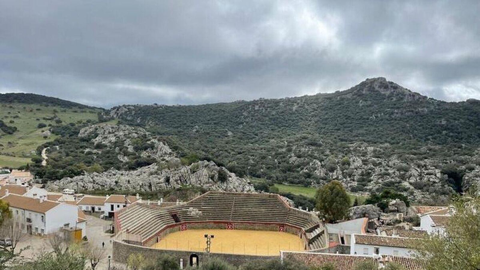 Vistas de la plaza de toros desde la Sierra