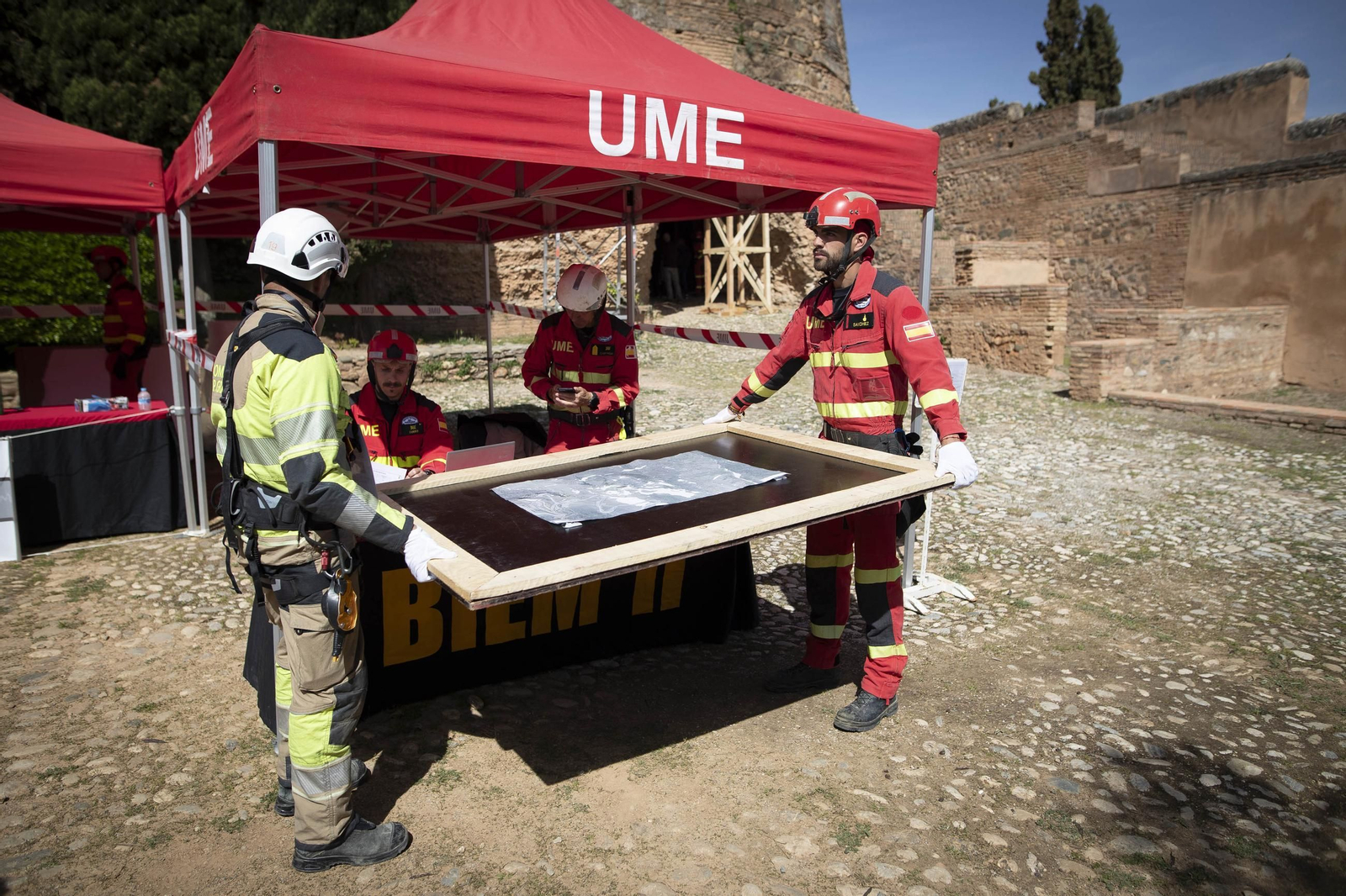 El simulacro de protección del patrimonio de Granada ante terremotos, en imágenes