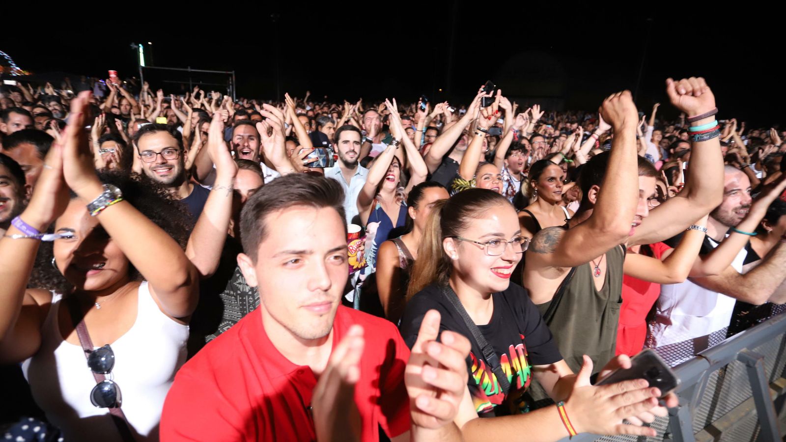 El público se entusiasmó con la actuación de los cubanos.