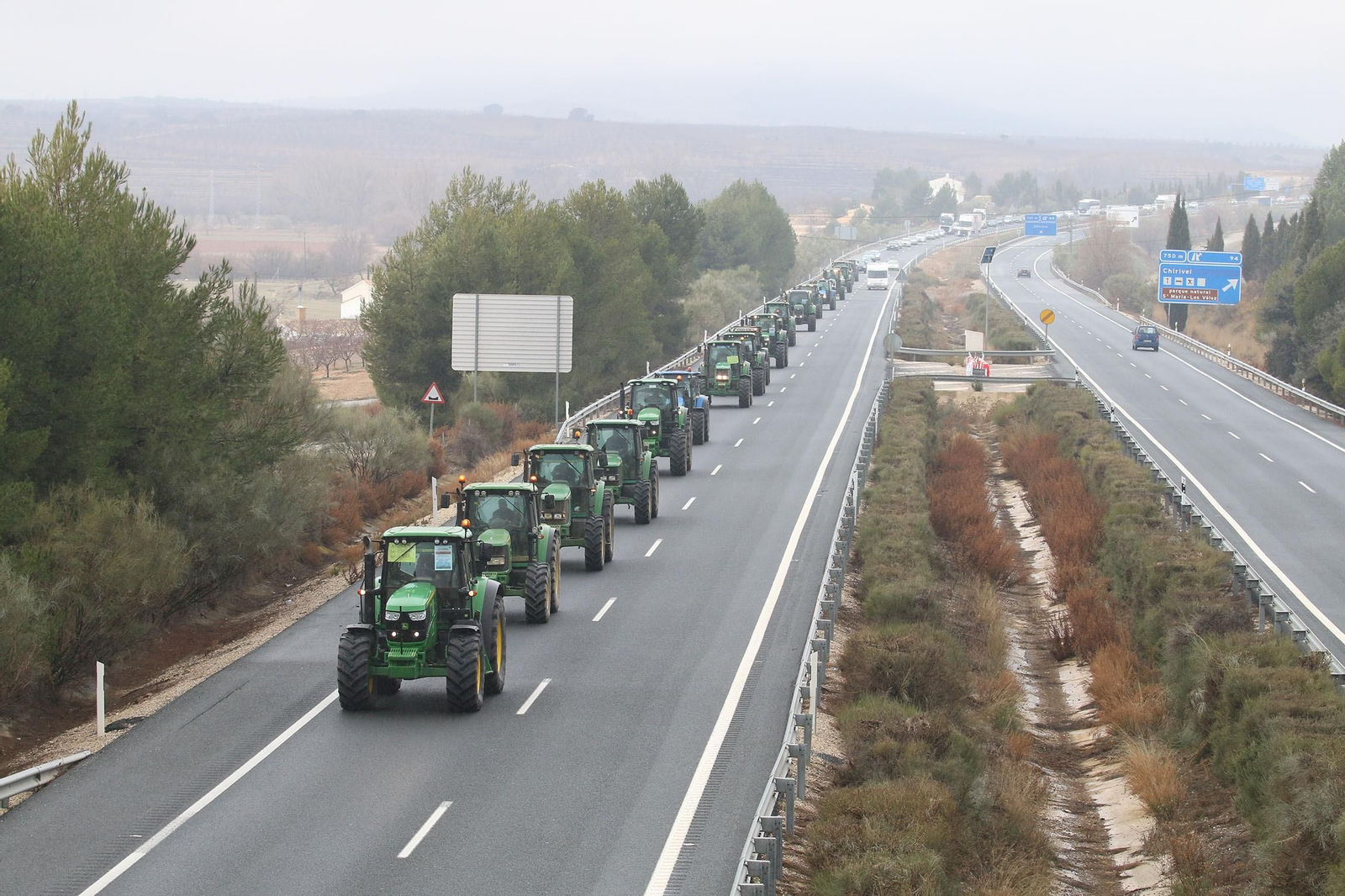 Fotogalería de la tractorada del Almanzora contra línea de 400 Kv que atraviesa las Estancias