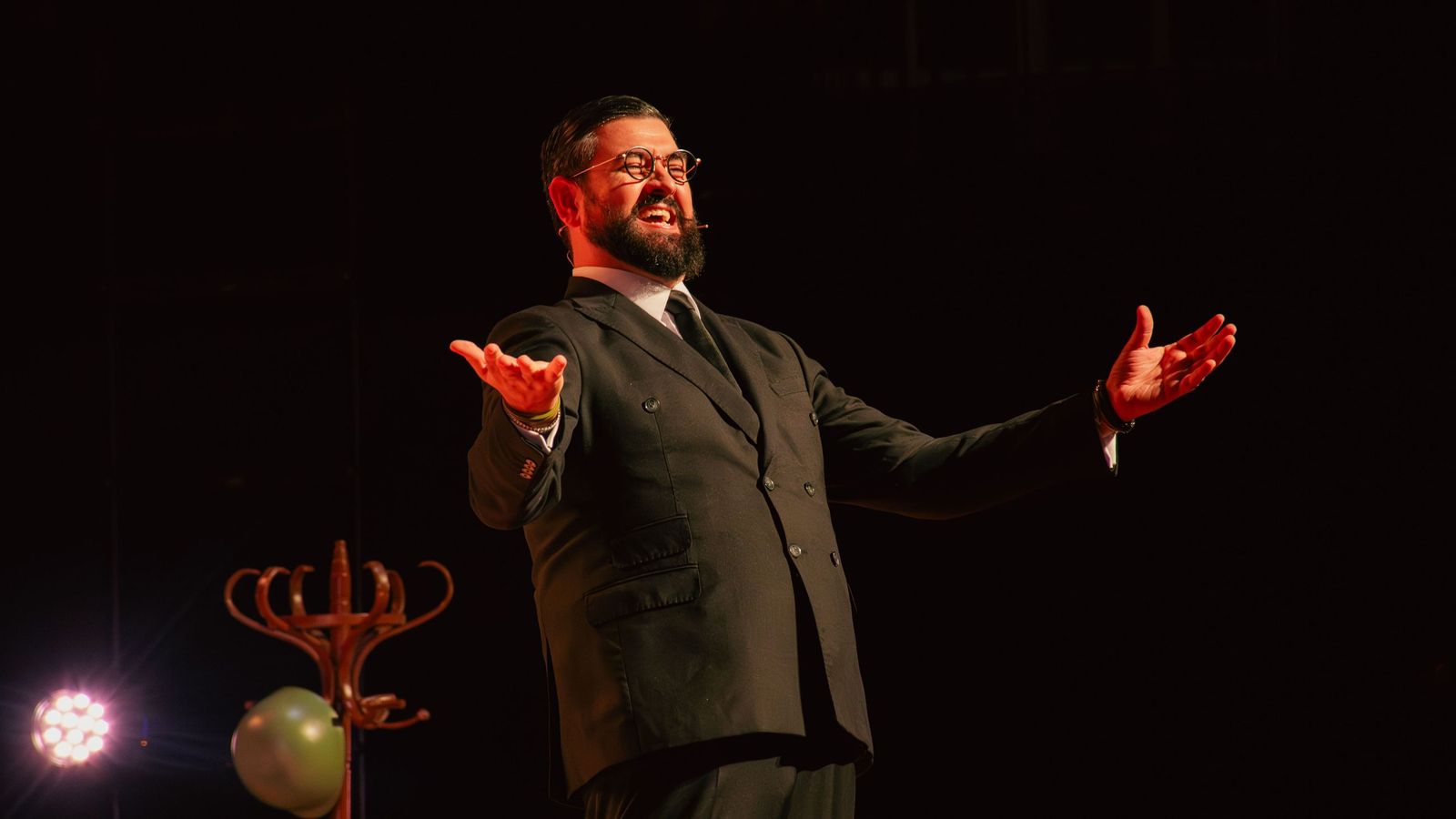 Manu Sánchez durante una actuación en directo