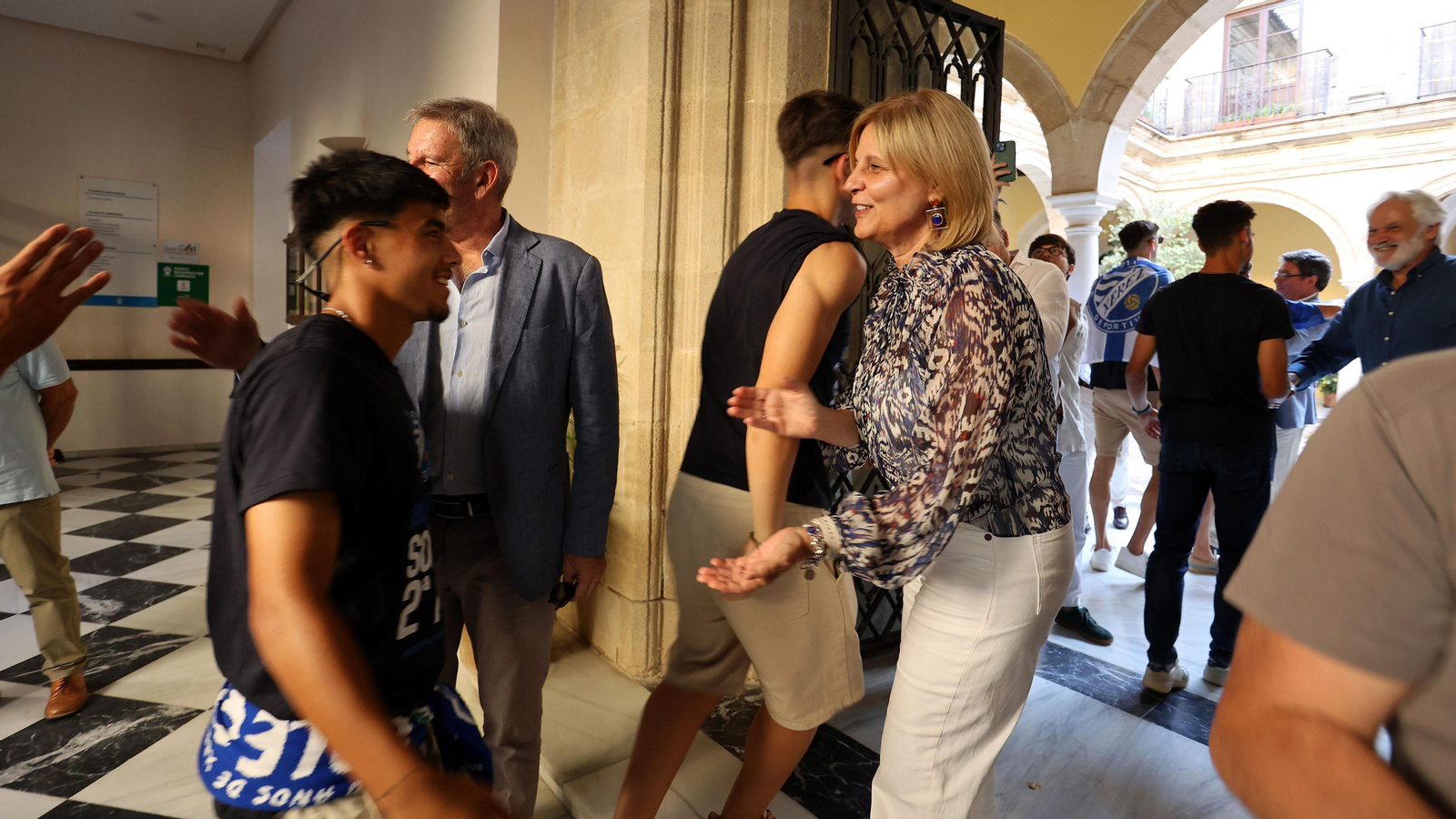 La visita del Xerez DFC al Ayuntamiento tras el ascenso