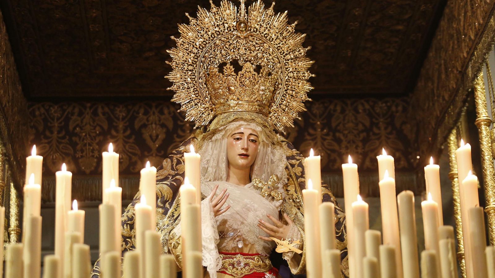 La Virgen de Loreto en su paso, uno de los conjuntos más bellos de la Semana Santa.