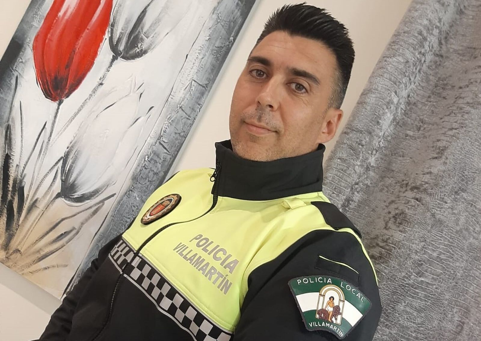 El policía local de Villamartín, Antonio Barragán, consigue el premio a la Excelencia de la Uned.