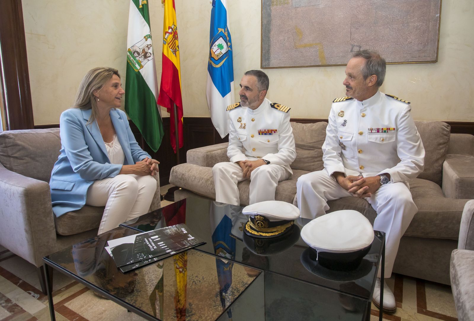 Encuentro de María Villadeamigo con los comandantes navales.