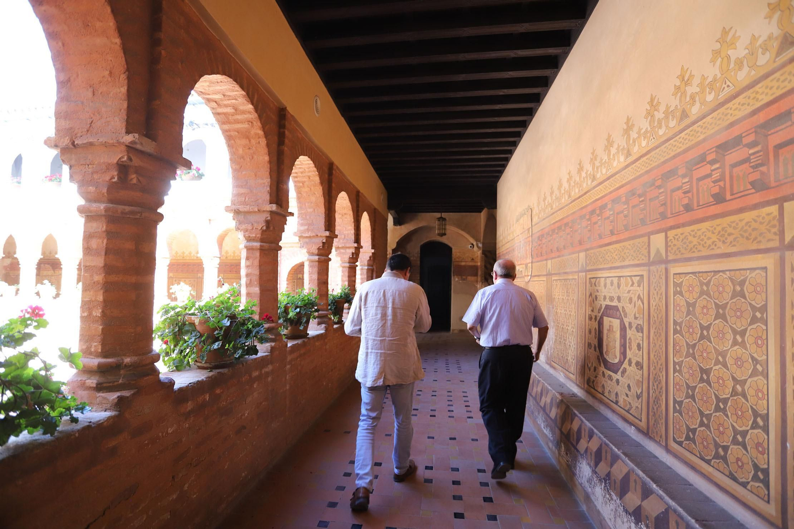 Estado de deterioro en el que se encuentra las pinturas murales del patio mudéjar de La Rábida.