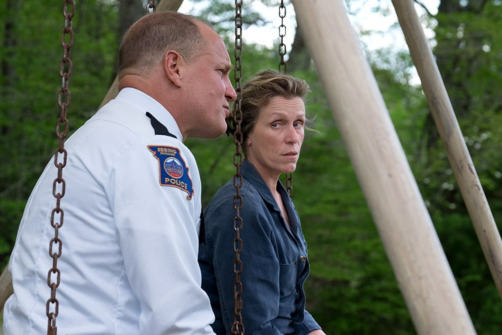 Woody Harrelson y Frances McDormand en la película ganadora de los últimos Globos de Oro.