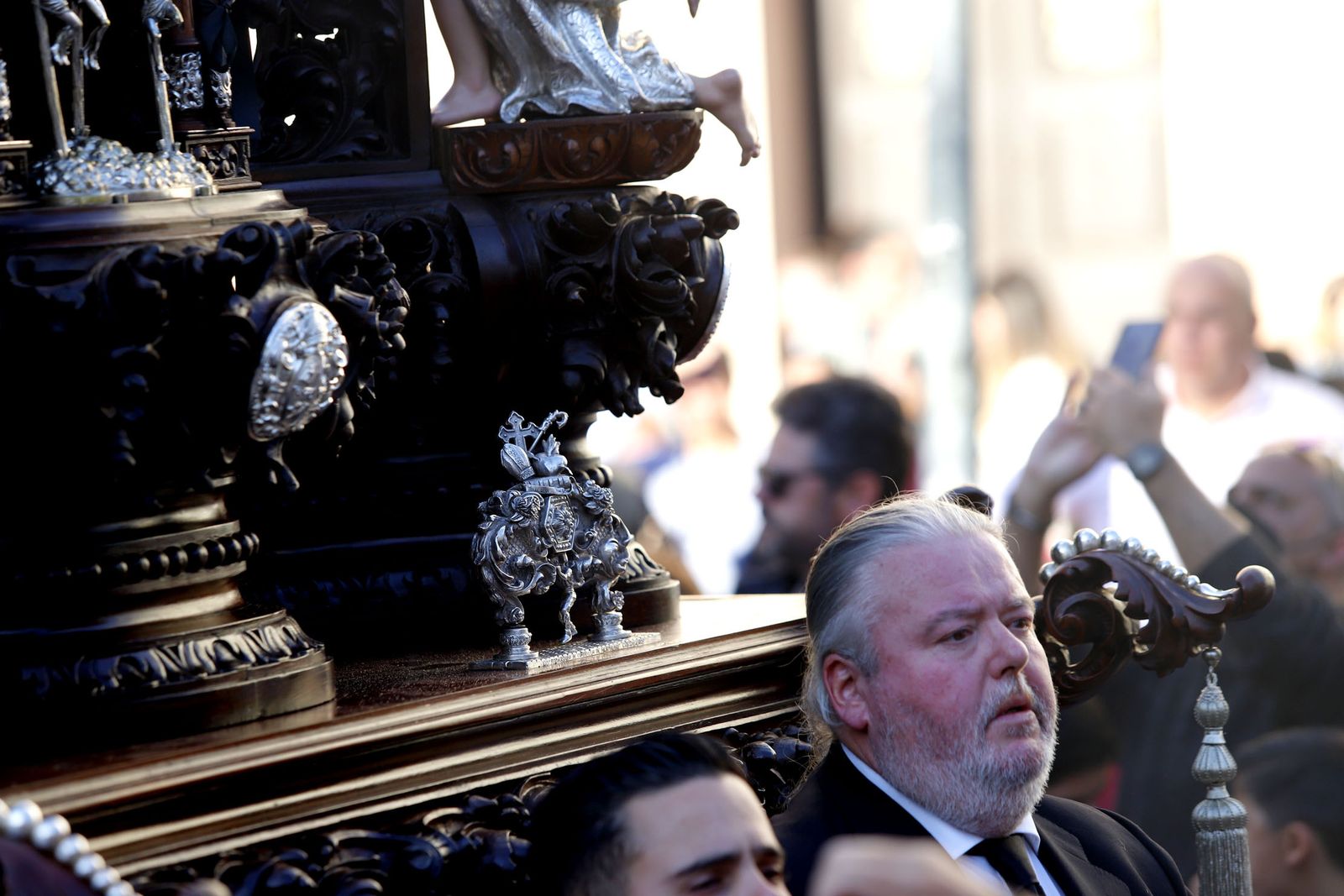 La Hermandad de la Buena Muerte procesiona por las calles de Huelva