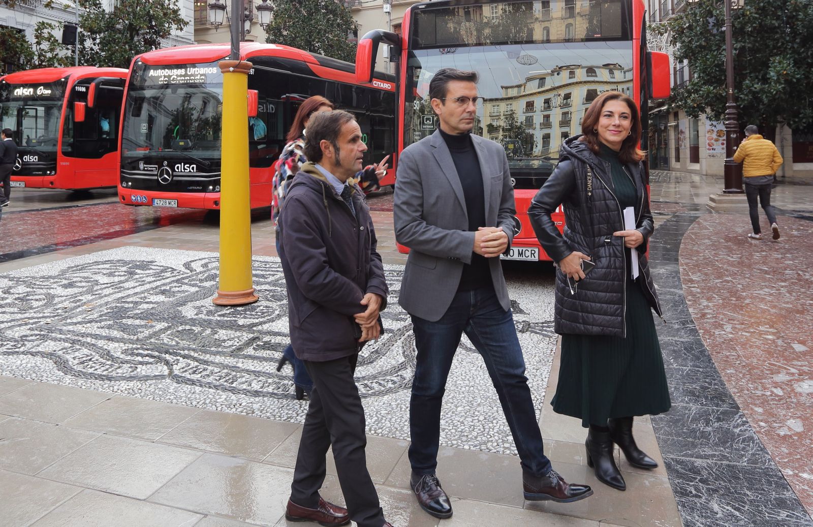 Imagen de la presentación de los nuevos autobuses de Granada