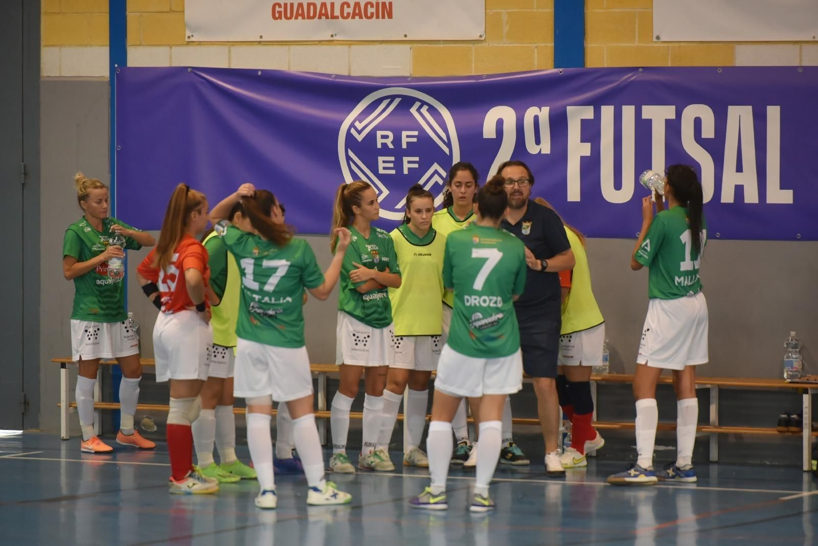 eduardo rabaneda Andrés Sánchez da instrucciones a sus jugadoras en un partido de esta temporada.