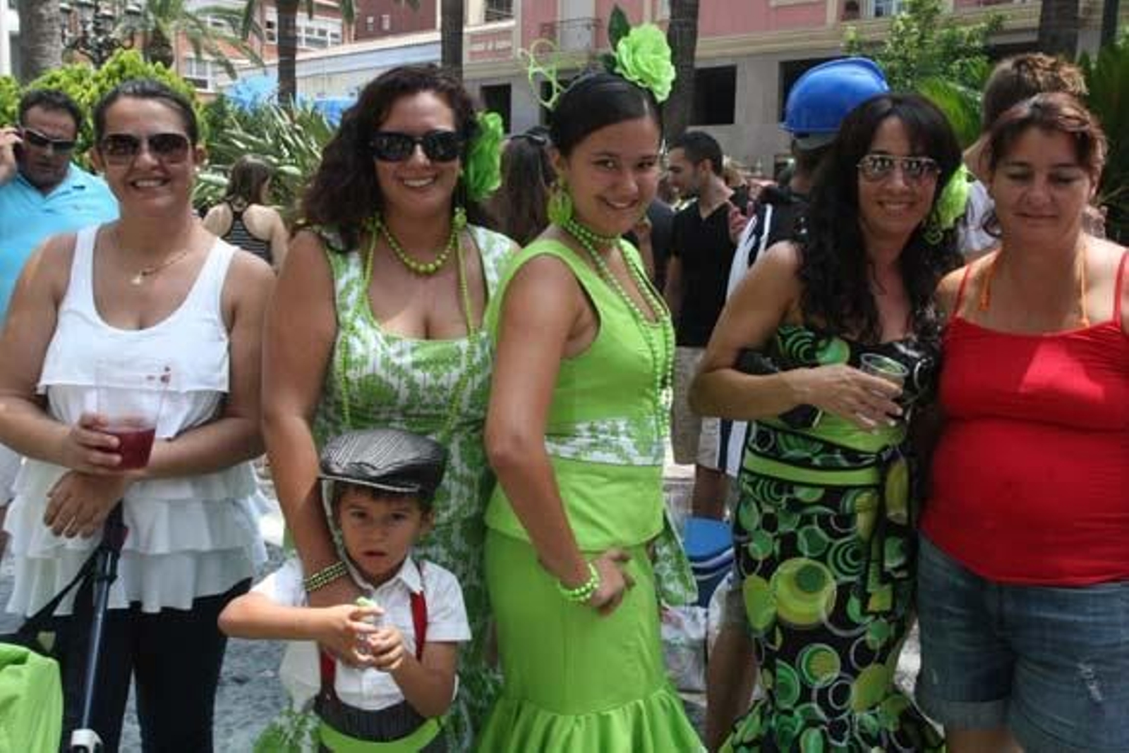 Los linenses se volcaron en la celebración del Domingo Rociero y el Real y el centro tuvieron un gran ambiente

Foto: Paco Guerrero