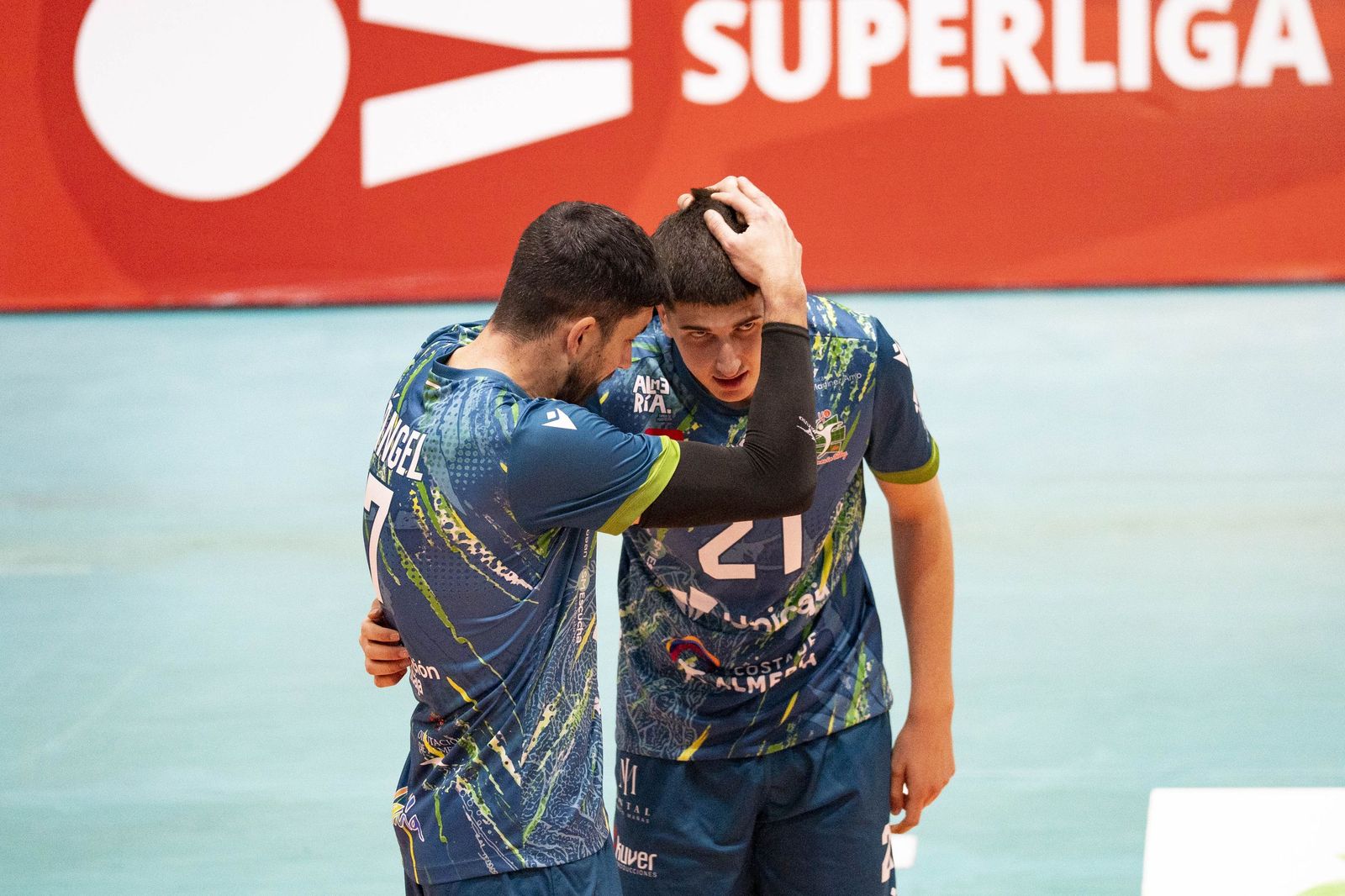 Las imágenes del partido entre Unicaja Costa de Almería y Pamesa Teruel de Superliga de voleibol