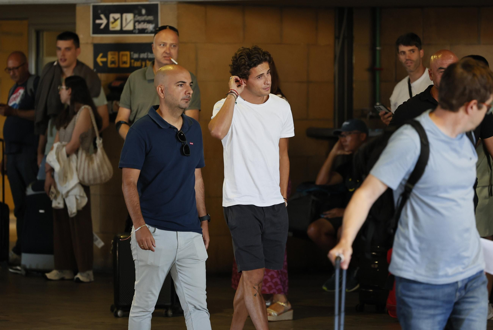 Las Imágenes de la llegada de Rodrigo Riquelme a Sevilla
