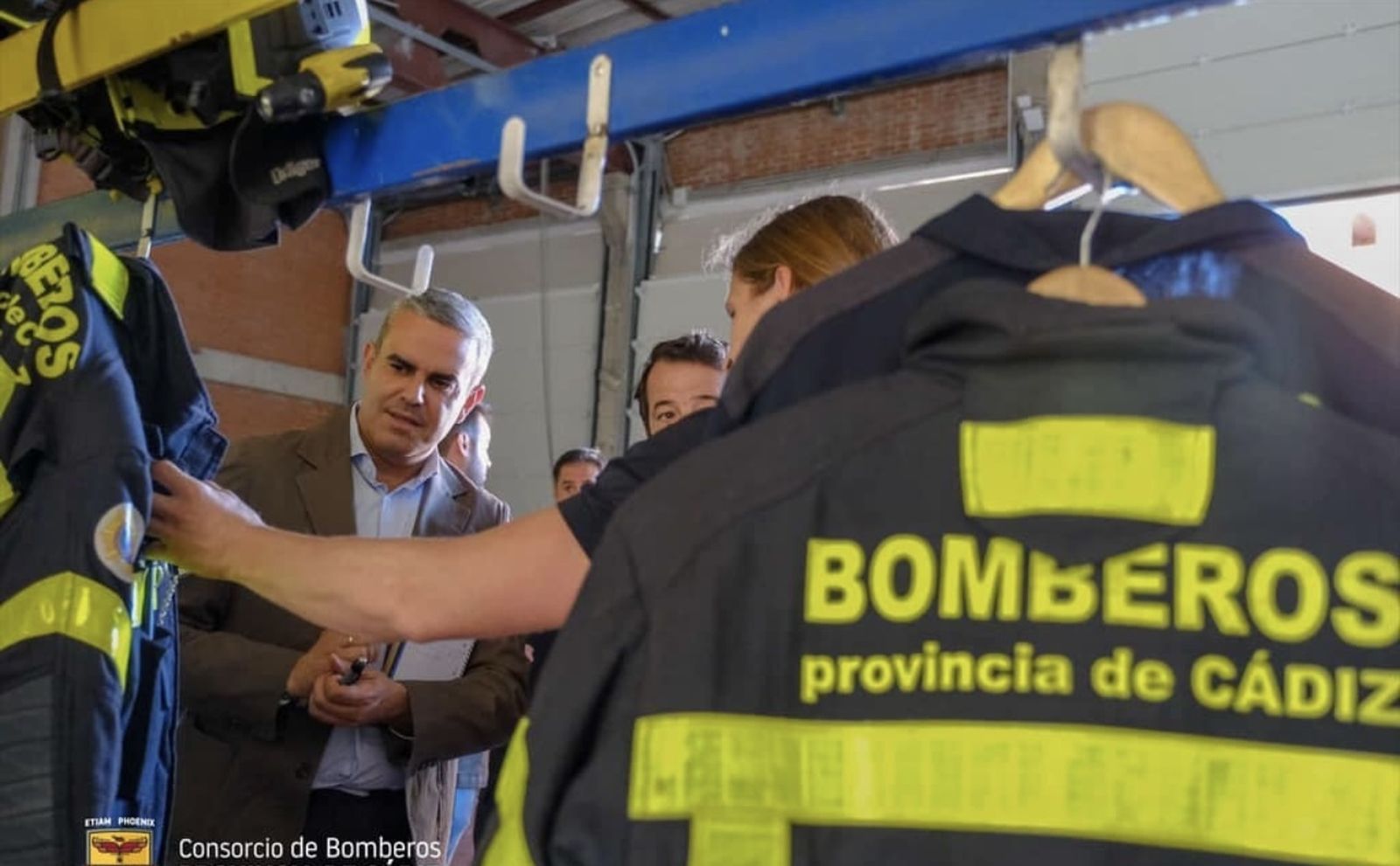 El muerto en el entierro, el niño en el bautizo y la novia en la boda