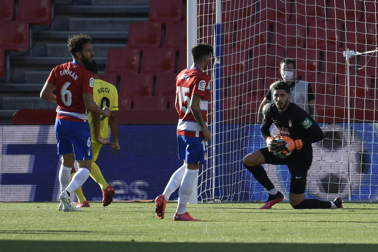 Rui Silva atrapa el balón durante el partido ante el Villarreal