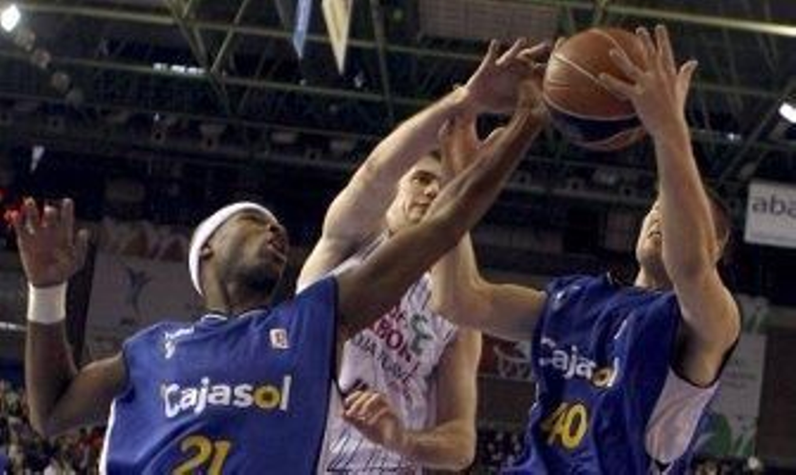 Los líderes caen ante la mejor versión del Cajasol (91-71) Los líderes caen ante la mejor versión del Cajasol (91-71)