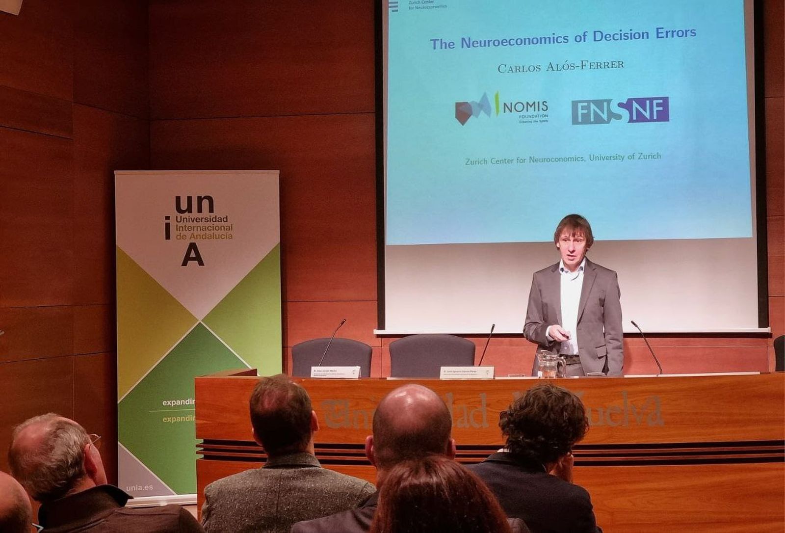 Carlos Alós-Ferrer, especialista en neuroeconomía: «Podemos mentir en las respuestas, pero no en los tiempos de decisión»