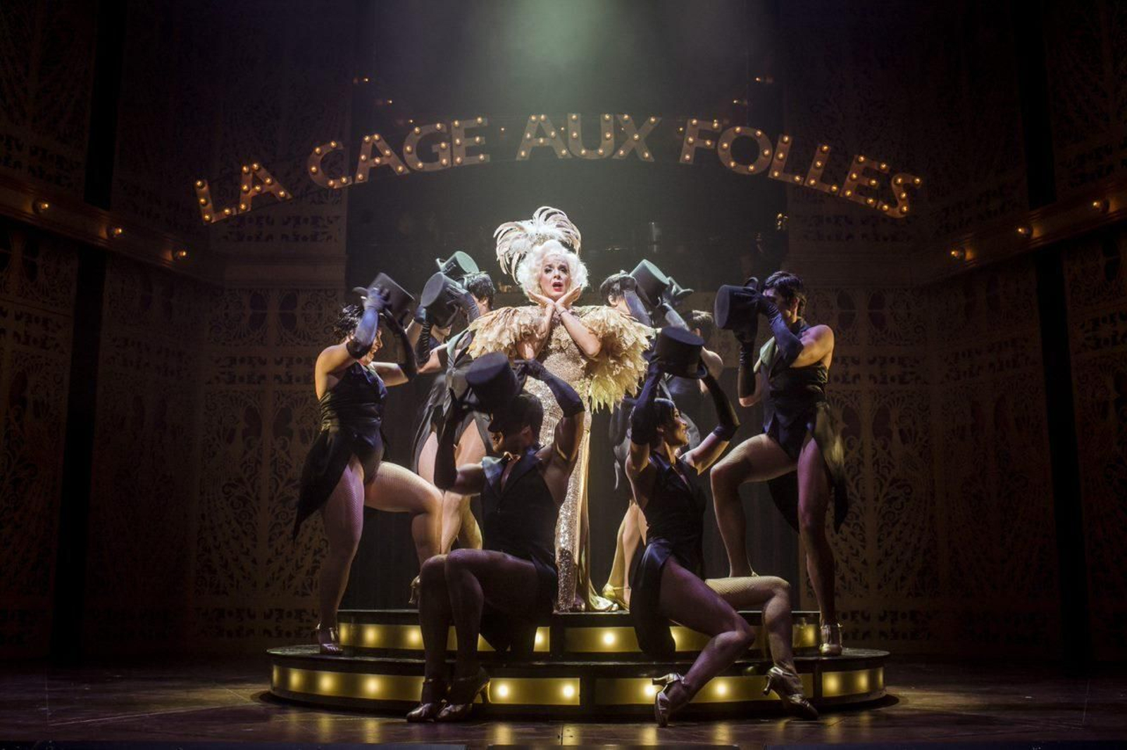 Momento de una representación de 'La Jaula de las Locas'