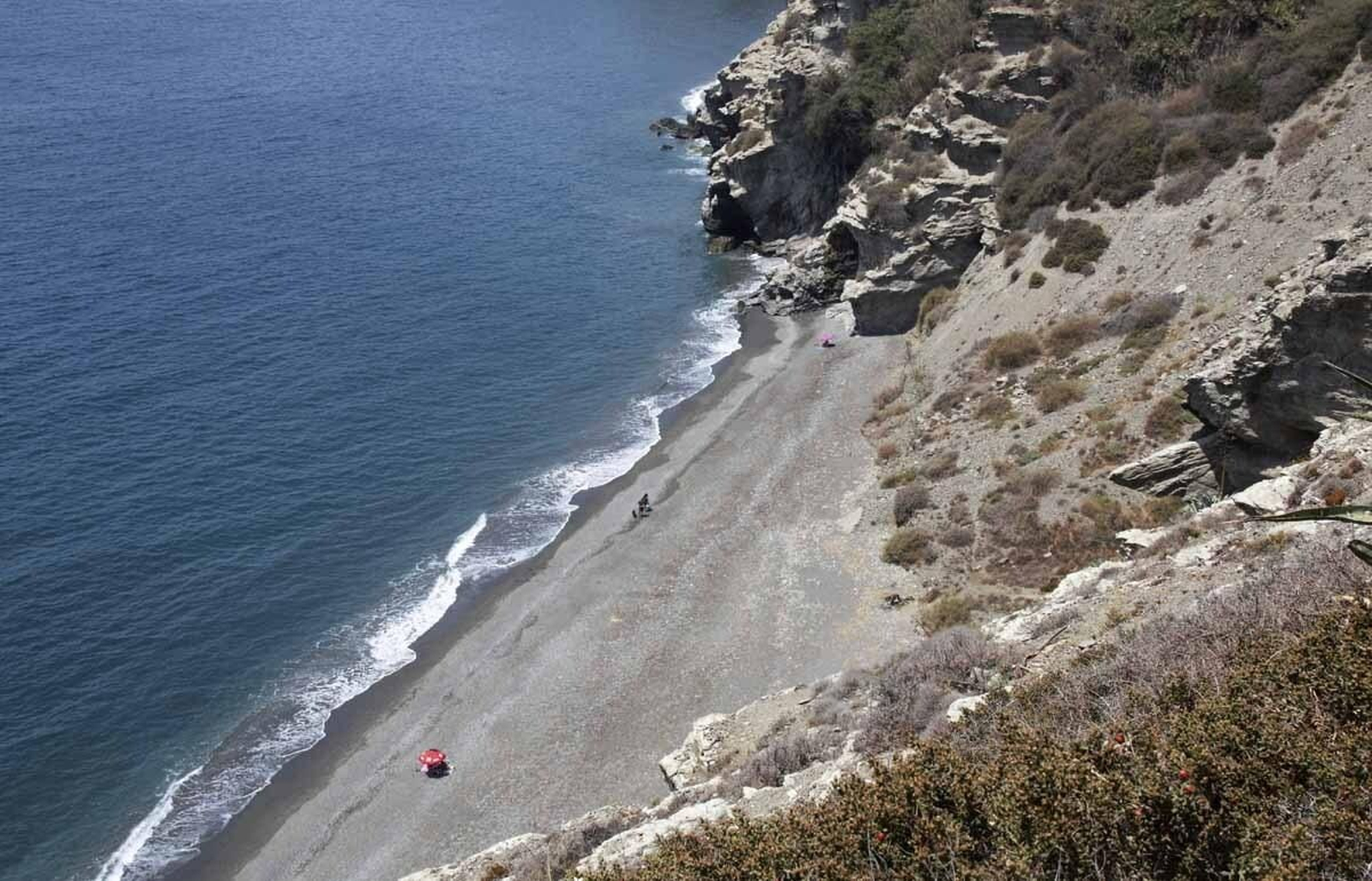 Descubre la playa menos masificada de Granada