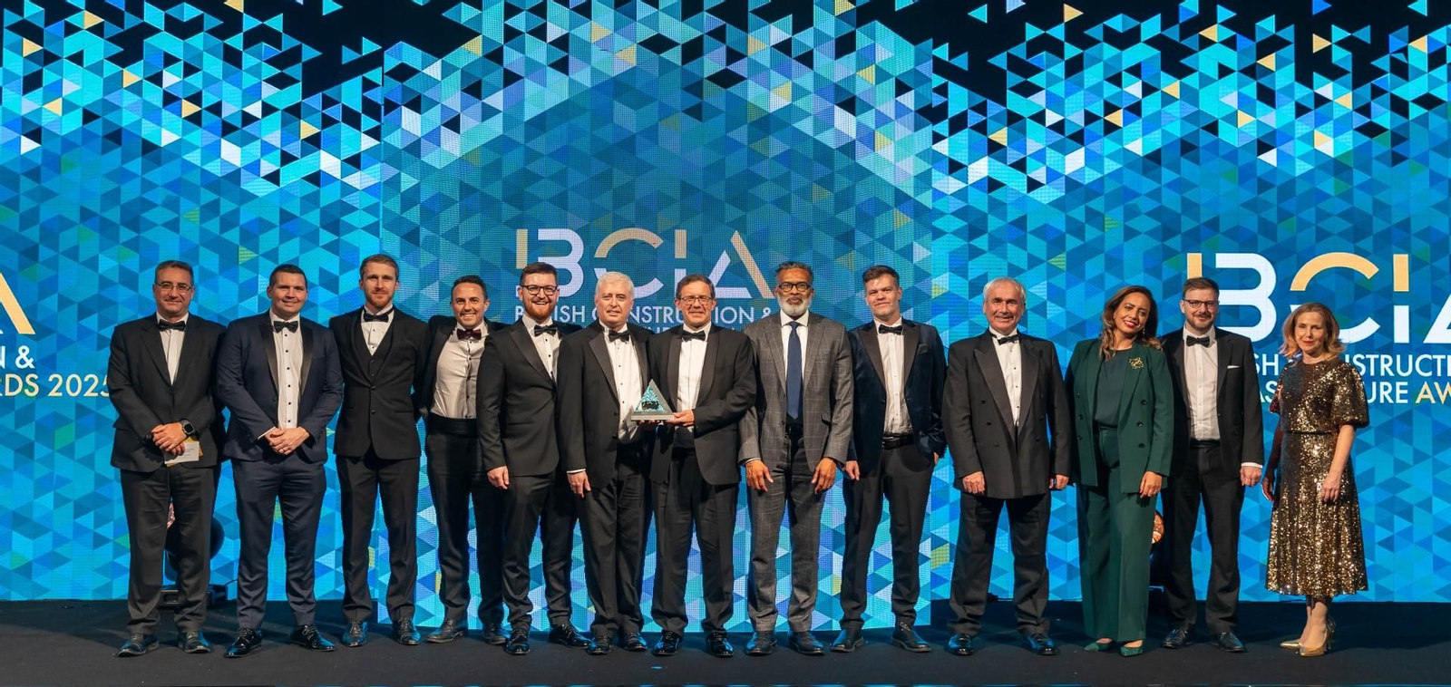 Foto de familia de los galardonados en los British Construction & Infrastructure Awards. Foto de familia de los galardonados en los British Construction & Infrastructure Awards.