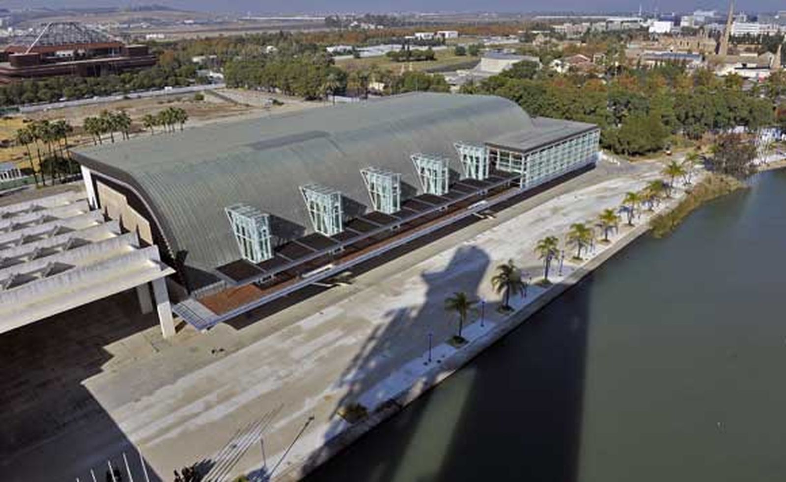 El Ayuntamiento cede un terreno en la Cartuja para un aparcamiento