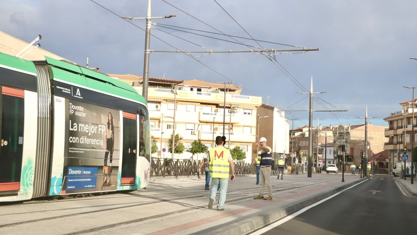 Pruebas del Metro junto a viviendas en Churriana de la Vega Pruebas del Metro junto a viviendas en Churriana de la Vega