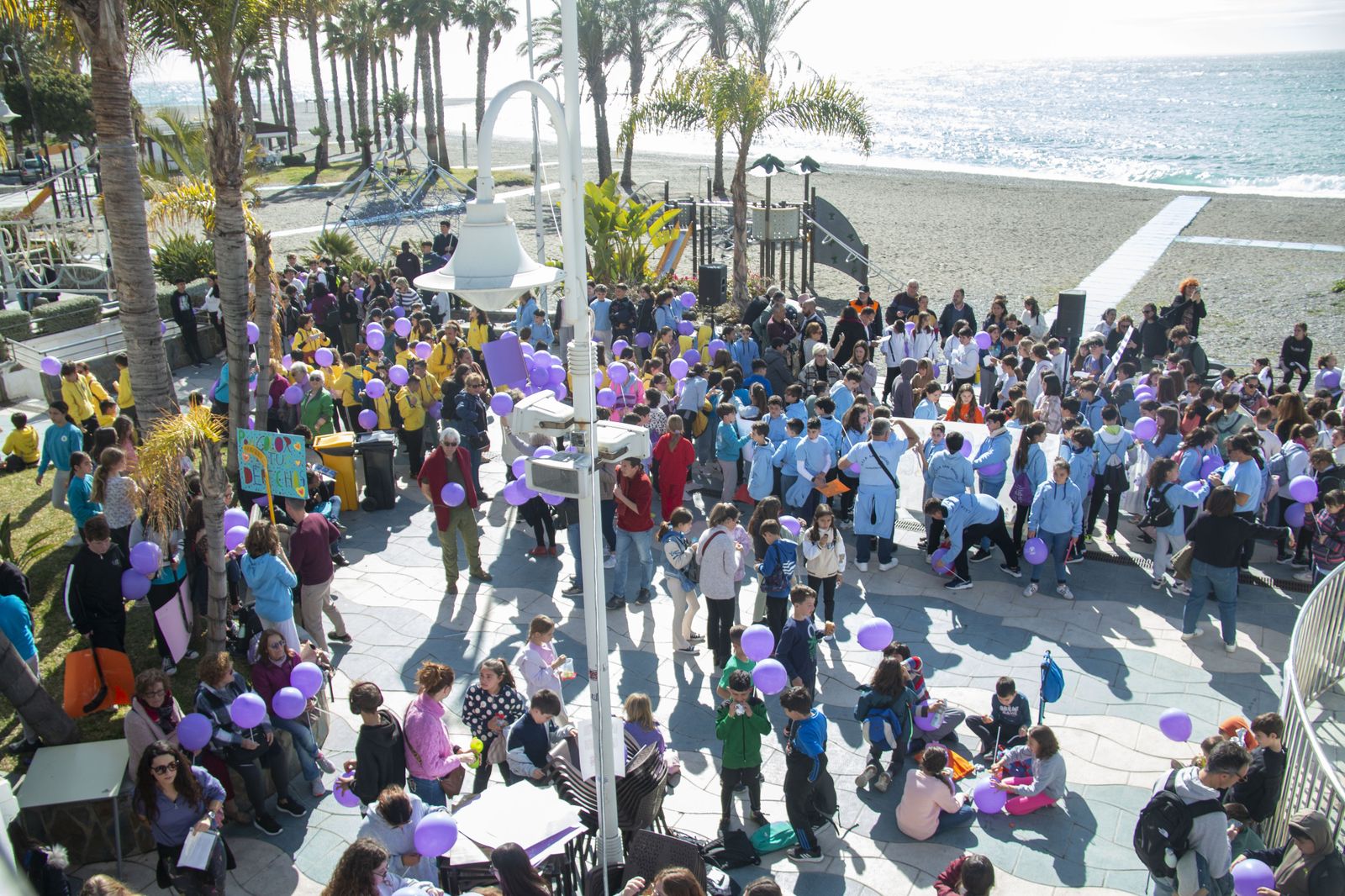 Los centros educativos de Almuñécar y La Herradura celebran una marcha por la igualdad por el 8-M