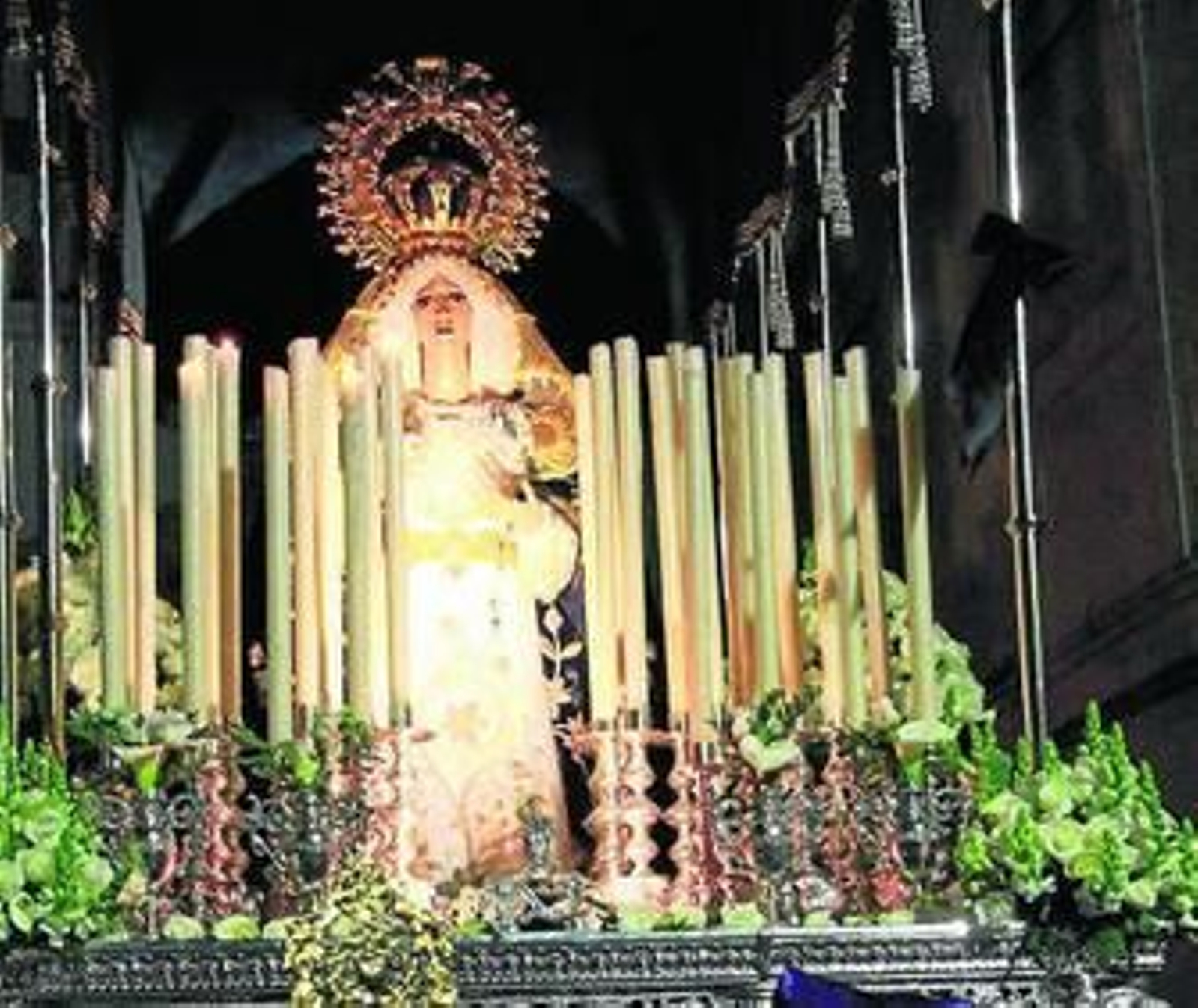 La Virgen de las Lágrimas durante su desfile en Tarifa. La Virgen de las Lágrimas durante su desfile en Tarifa.