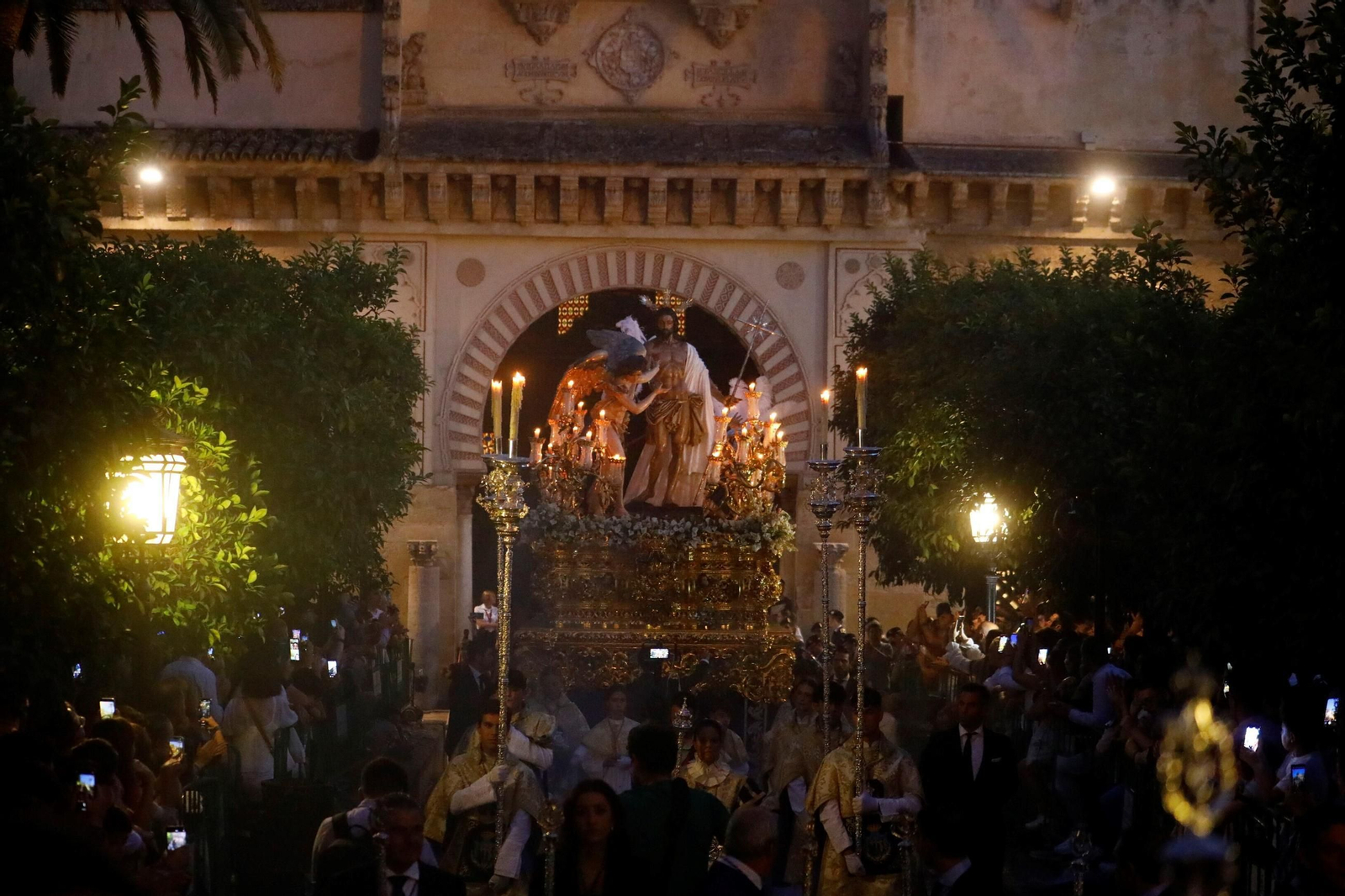 Las mejores fotos de los traslados de regreso de las hermandades tras el Magno Vía Crucis de Córdoba