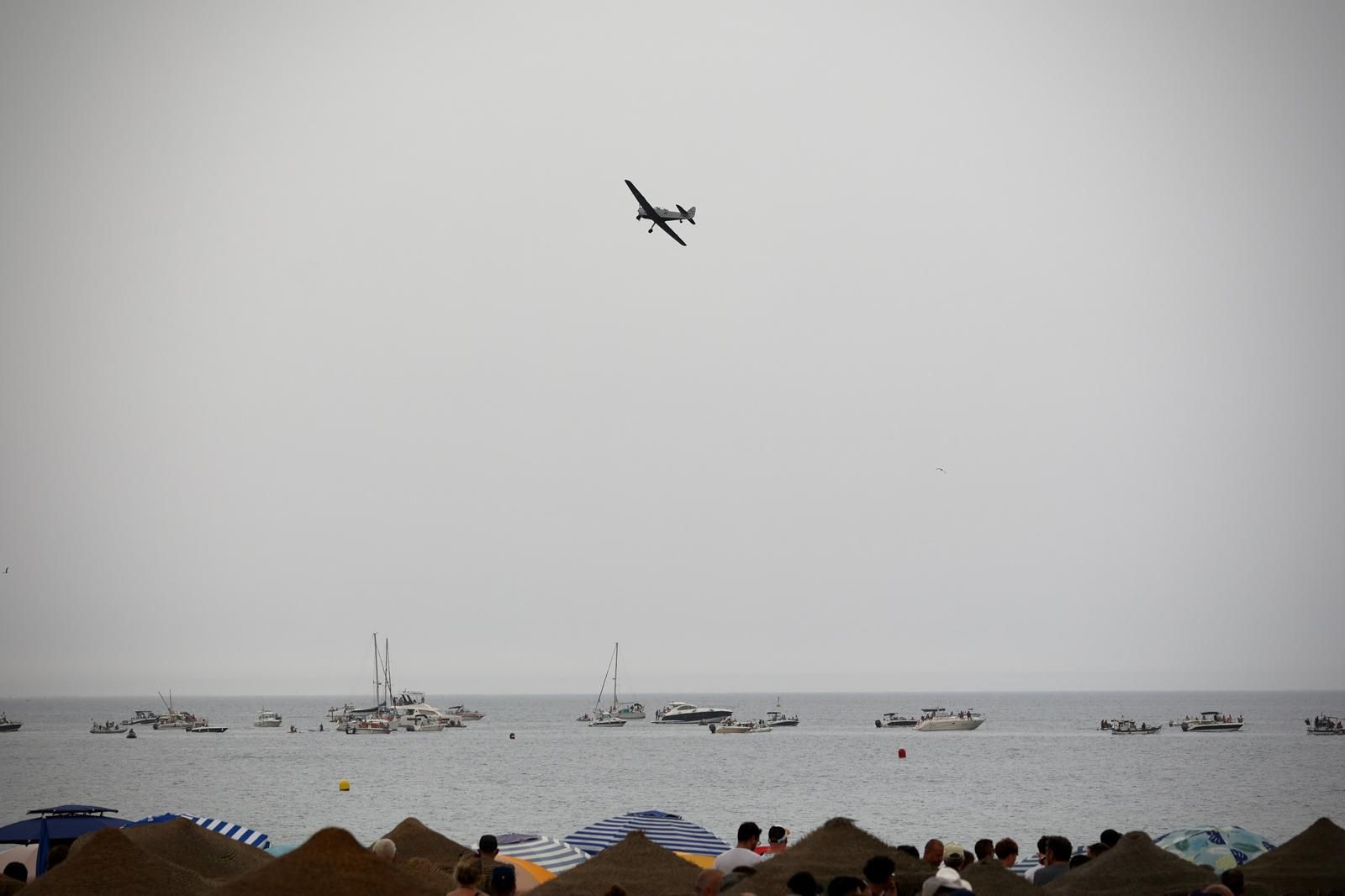 El festival acrobático áereo de Torre del Mar, en imágenes