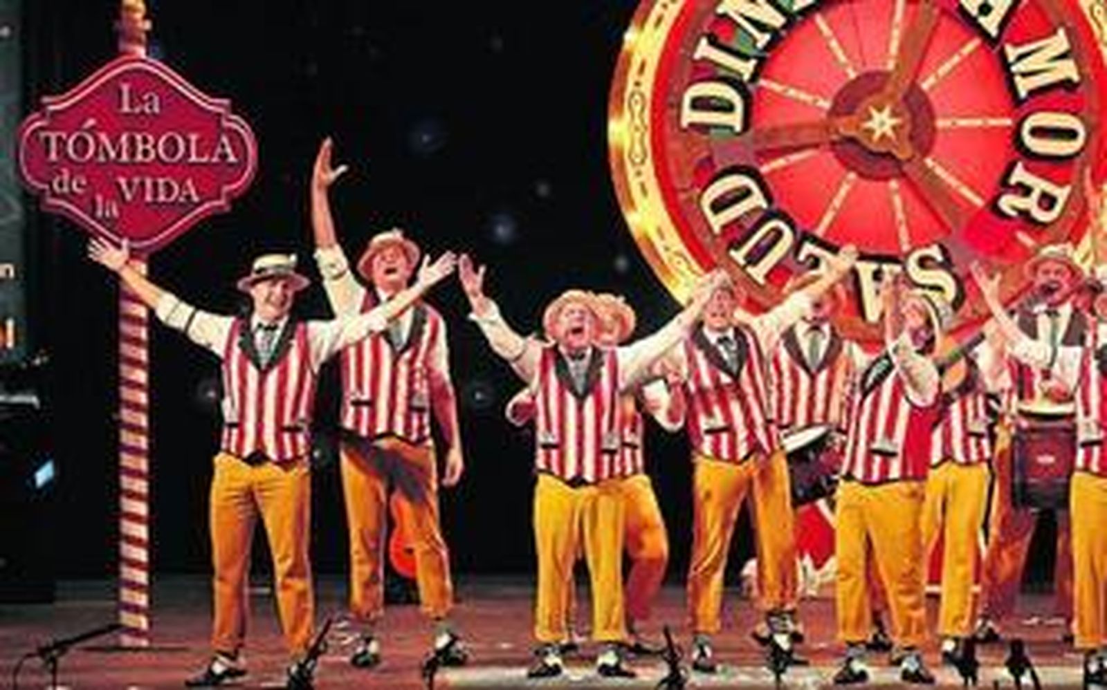 La comparsa cordobesa 'La Tómbola', cantando sobre las tablas del Gran Teatro Falla.