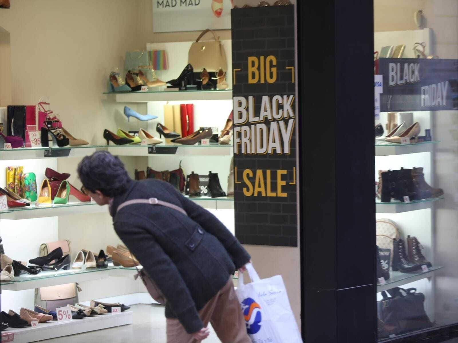 Los comerciantes esperan que el Black Friday sea "el pistoletazo de salida" de las compras de Navidad. Los comerciantes esperan que el Black Friday sea "el pistoletazo de salida" de las compras de Navidad.